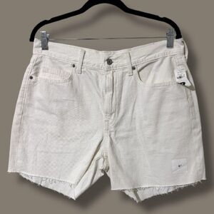 Old Navy women’s size 8 white denim shorts 5” inseam frayed edges new